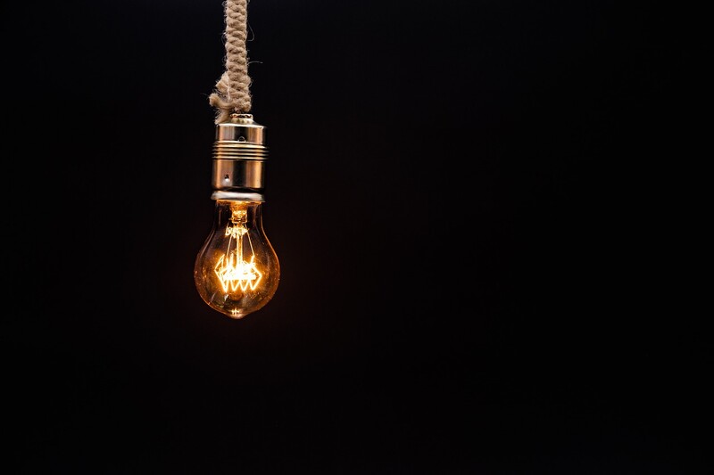 Żarówki dekoracyjne - czym są i do jakich lamp najlepiej pasują?