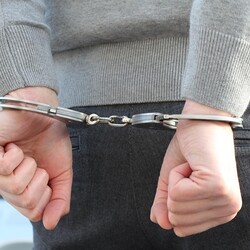 Zarzuty dla 39-latka z Miko&#322;owa. Zniewa&#380;y&#322; ratowników i naruszy&#322; nietykalno&#347;&#263; policjanta