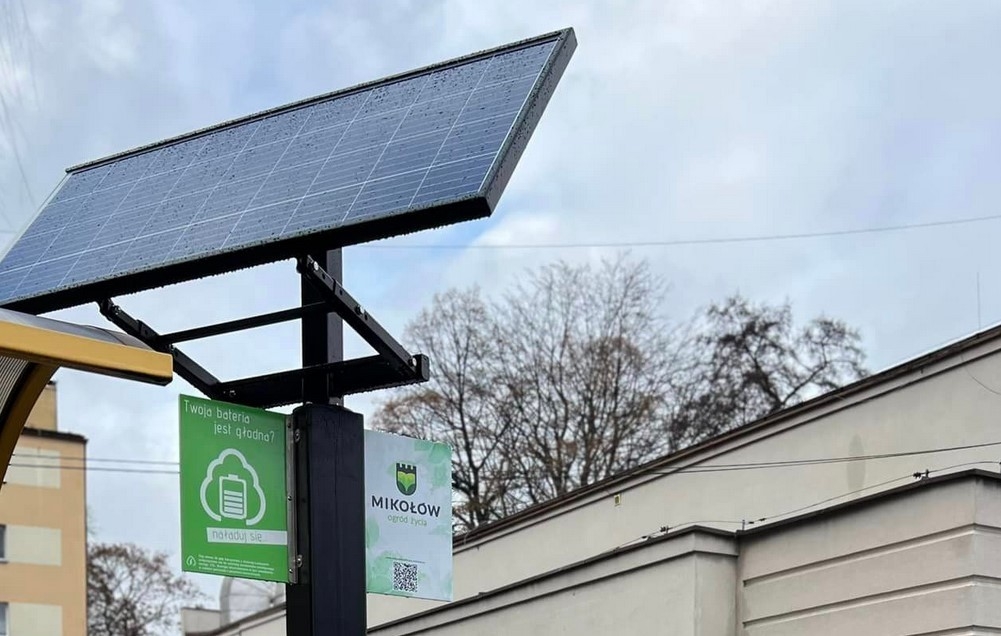 Zielone ładowarki w Mikołowie. Można za darmo podładować elektronikę!/fot. Mateusz Handel [FB]